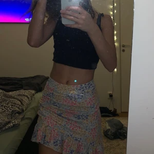 Gina tricot Kjol  - En kjol från Gina tricot som jag har använt Max 25gånger 