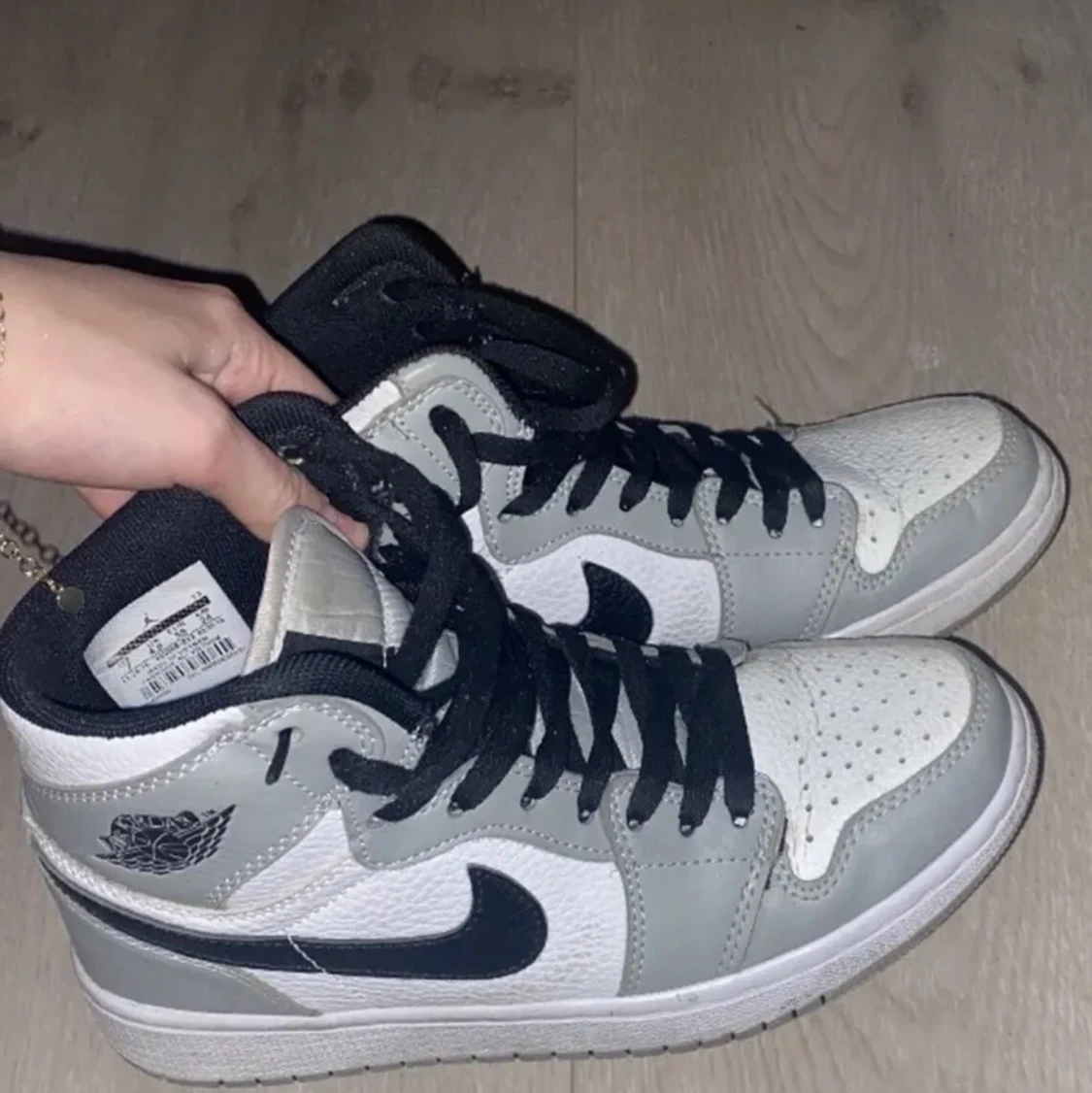 Söker sånna här jordans för 400 och mindre spelar ingen roll färg i storlek 38