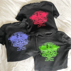 Crop tops - Tre likadana crop tips från shein. Använda men bra skick. 1 för 20kr eller alla tre för 50kr. 