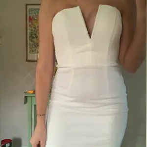 Jätte fin vit klänning.