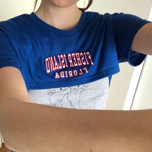 Blå topp - Blå topp från zara. Endast använd en gång. Frakt tillkommer på 15kr. 