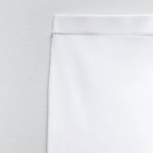 Vit stickad kjol - Vit stickad kjol från Zara.  Köpt i somras men lite för stor på mig! Originalspris 279:-  Gratis frakt