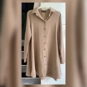 Beige skjorta  - Aldrig använt.