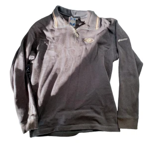 Grå Vintage zipup/kofta/sweater - Superfin. Bra skick. Mörkgrå. Vintage zip up kofta/sweater/pullover/tröja🖤funkar unisex! Möts upp i Stockholm eller postar spårbart 66 kr