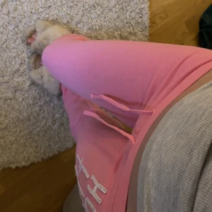 Lågmidjade mjukisbyxor - Lågmidjade mjuksbyxor från Holliser (på mig sitter dem lite tajt o har vanligtvis s)❤️frakt 66kr