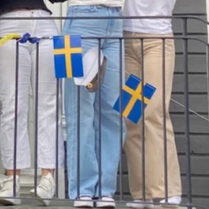 beiga jeans - Säljer dessa snygga beiga jeans som jag har älskat men som nu har blivit för små :(( sista bilden är samma modell fast annan färg bara💕