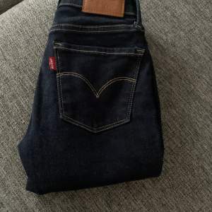 Hej jag säljer Levis jeans på grund av fel storleken storlek är 24 dem är nya har inte använt dem alls 