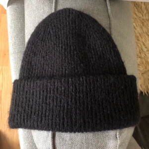 Mössa  - Jättefin mössa som passar till allt, ifrån Zara🤎