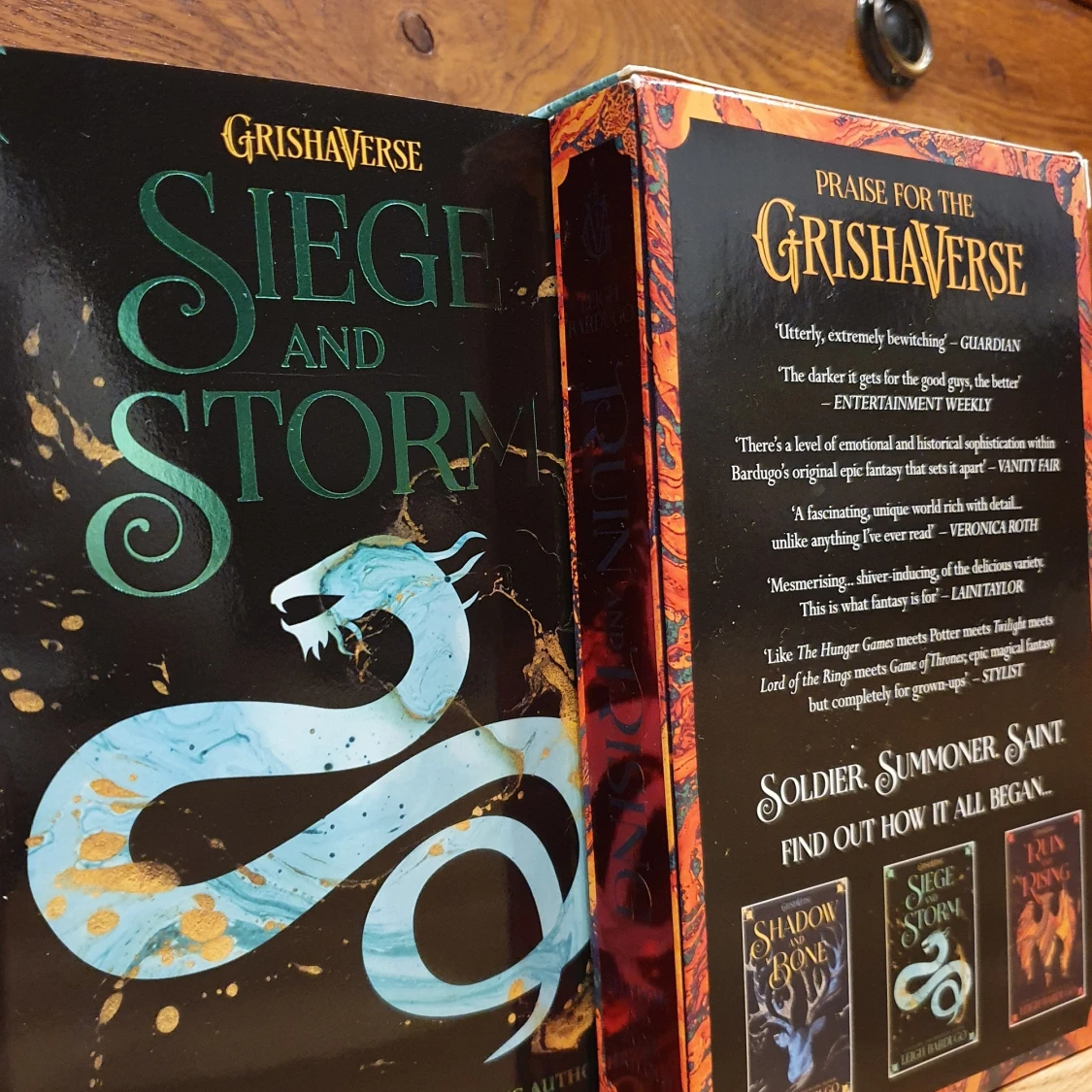 Shadow & Bone Triologin  - 91