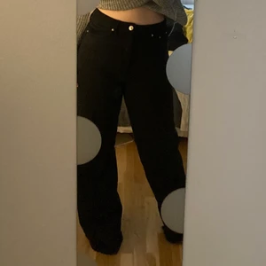 Svarta jeans - Svarta jeans från gina tricot!❤️ 