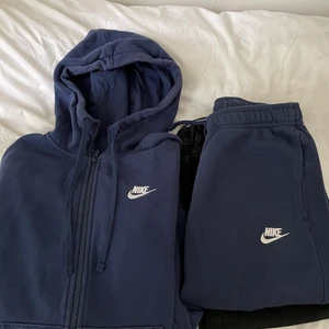 Nike tränings set - Hoodie och byxor 