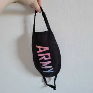 ARMY munskydd - Använd endast ett få tal gånger, är för stor på mig som har ganska litet ansikte/huvud