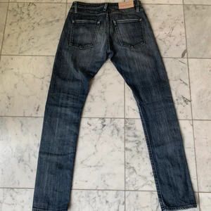 Acne Jeans - Svin snygga Acne Jeans som inte kommer till användning eftersom dom är för långa.. Köparen står för frakt