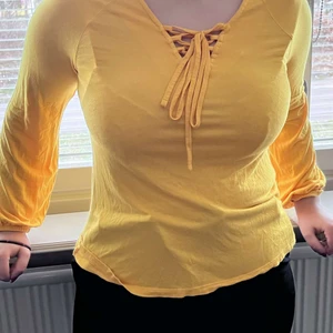 Tröja -  Jätte fint tröja som passar till sommaren. Från Cubus i storlek S.