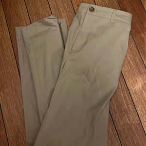 Beiga byxor  - Snygga beiga byxor från Josefin hj,s kollektion med Nakd. I strl 38 men passar även 36