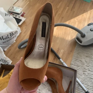Klack skor strlk 38  - Oanvända klackar 👠 allt ska bort till billig pris för det används inte längre eller inte alls 