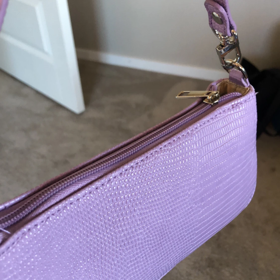 Lila axelväska - 90