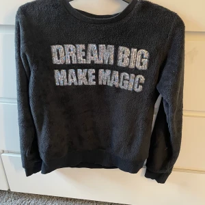 Tröja  - Den kommer inte till användning, Nypris: 250kr mitt pris: 50kr plus frakt👍