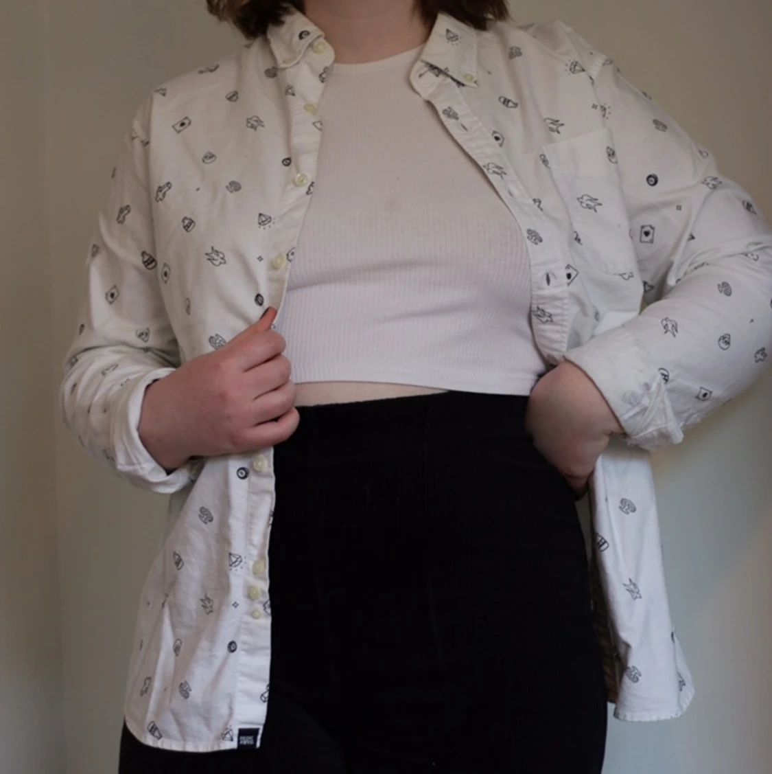 Vit skjorta med mönster