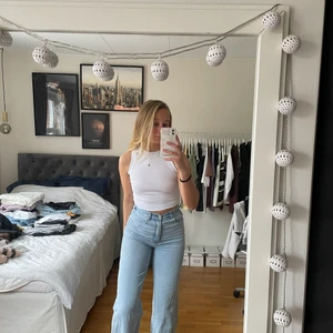 Vit LxA topp - Vit LxA topp som inte kommer till användning 🤍 Passar mig som normalt har S eller M