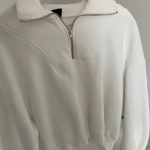  Vit Mysig tröja 💕 - Säljer denna tröja från Gina💘