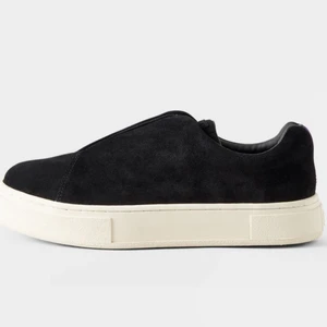 Eytys Doja - Säljer mina helt nya eytys, köpte de förra veckan i butik men insåg att de var för små när jag gick ut me dem. (min stortå är för stor) säljer för nypris då de är använda ute en gång i torrt väder. Box, kvitto och dustbag medföljer