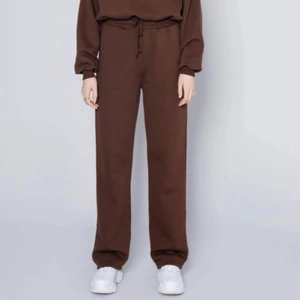 Bruna lxa byxor - Slutsålda lxa mjukisbyxor! Använda men i väldigt bra skick då dem blivit för stora. Storlek L. Frakt tillkommer 