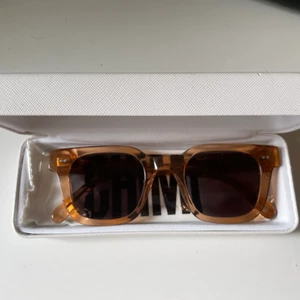 Chimi 004 - Säljer mina chimi glasögon modellen 004 färgen Peach. Sparsamt använda och jättefint skick💗