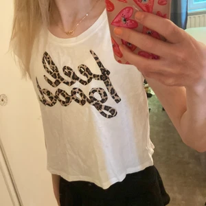 Gullig topp🫶🏼 - Säljer denna gulliga topp från Ullared, säljer för den inte kommer till användning🫶🏼 nästan aldrig använts🫶🏼