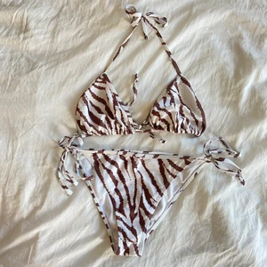 Bikini - Supersnygg zebramönstrad bikini.  Storlek s/m❤️