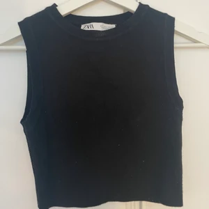Zara topp i strl S - Kommer aldrig till användning för mig. 