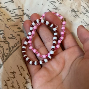 Armbands kitt -  Två stycken armband, de är hemmagjorda 25 inklusive frakt💕