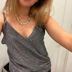 Festtopp - Så söt glittrig festtopp💓💓 Endast använd några gånger så i nyskick🫶🏼