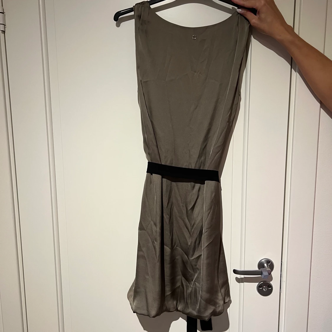 Klänning med skärp i midjan - 91