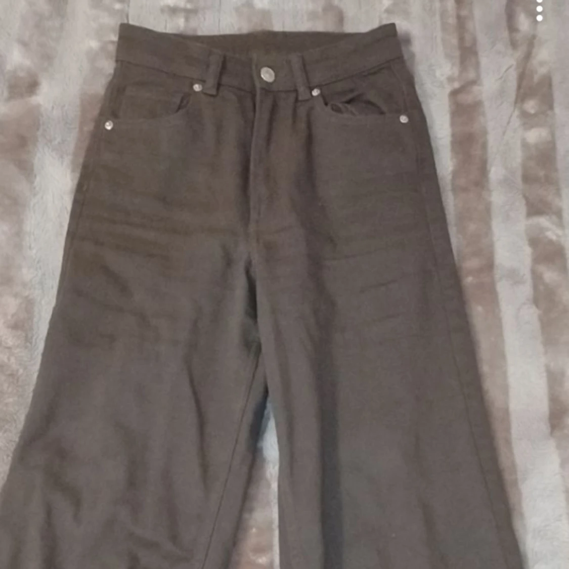 Raka jeans med hög midja. - 90