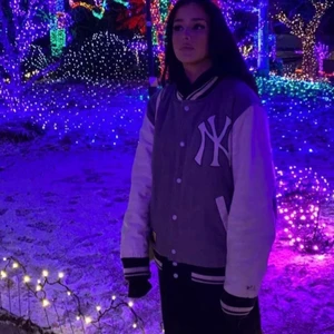 Vintage jacka - Säljer denna underbara jacka som aldrig kommer till användning, tvekat på det men hellre att nån använder den än att den bara hänger. Den är över 30 år men riktigt snygg! Skriv för mer frågor ( osäker på storlek) Pris kan diskuteras❣️