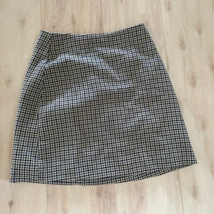 Kjol från monki - Kjol från monki, tyvärr för liten, inte alls använd