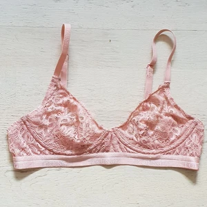 Lounge balcony bh - Jättefin ny bralette från Lounge underwear, stl ca 75A passar ca xs. Nyskick 💖125 kr💖 frakt 13 kr. 3 för 2 på min sida