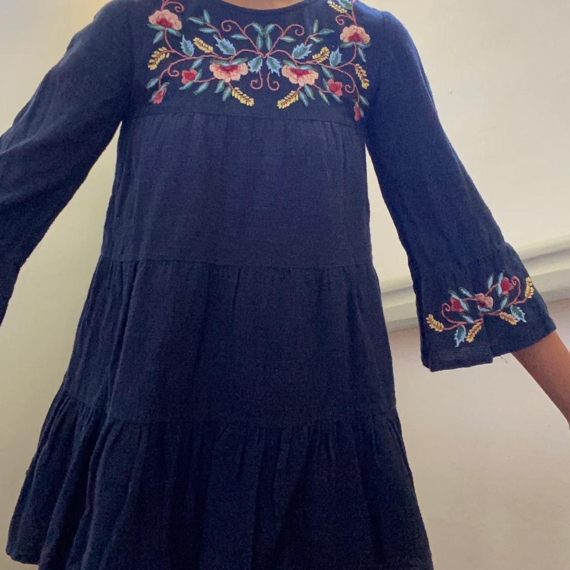 Marinblå volangklänning från zara - 91