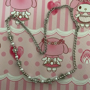 Halsband - Halsband med pärlor & fjärilar 15kr + 14kr frakt ❤️