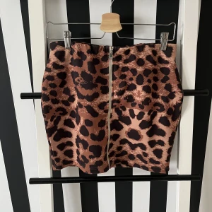 Leopard kjol - Leo kjol kort Medium  Pris 100kr Frakt tillkommer 