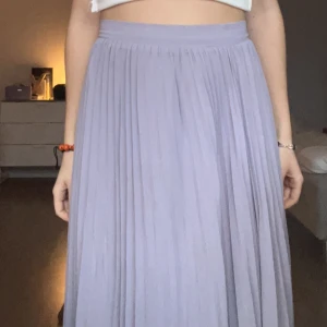  långkjol - asfin pastellila långkjol från NAKD. den är flowy och bekväm🪷 jag är 175 cm lång.