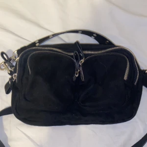 Väska - Väska från Gina tricot, fint skick säljer för 200