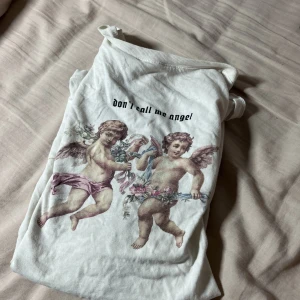 T-shirt - Dont call me angel t-shirt bra sick inte använd så ofta (säljs inte längre)