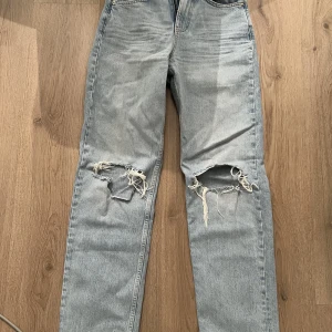 90’s jeans med hål - Jeans från Gina tricot 