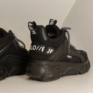 Buffalo Vegan chai -  stl. 37, Dam 500 kr Använda fåtal gånger 