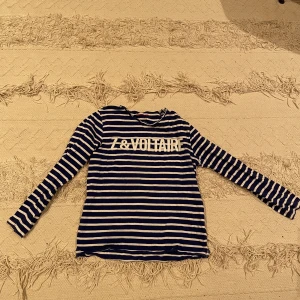 Zadig tröja - Så söt långärmad Zadig tshirt. Den är i bra skick. Passar ett xs.