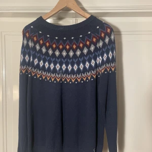 Stickad mönstrad tröja - Size M Bondelid Knappt använd