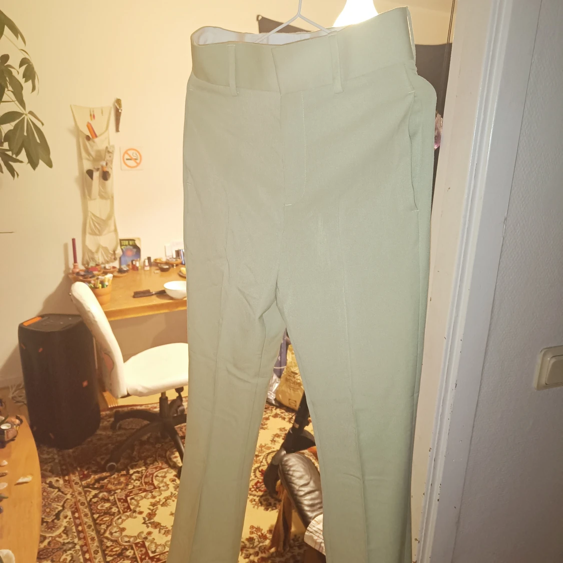 Nya Gröna utsvängda kostymbyxor högmidja  - 90
