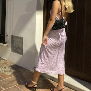 Klänning - Superfin zaraklänning som inte kommer till användning längre. Använd ca 3 gånger. Superbra skick. 🤌🏻